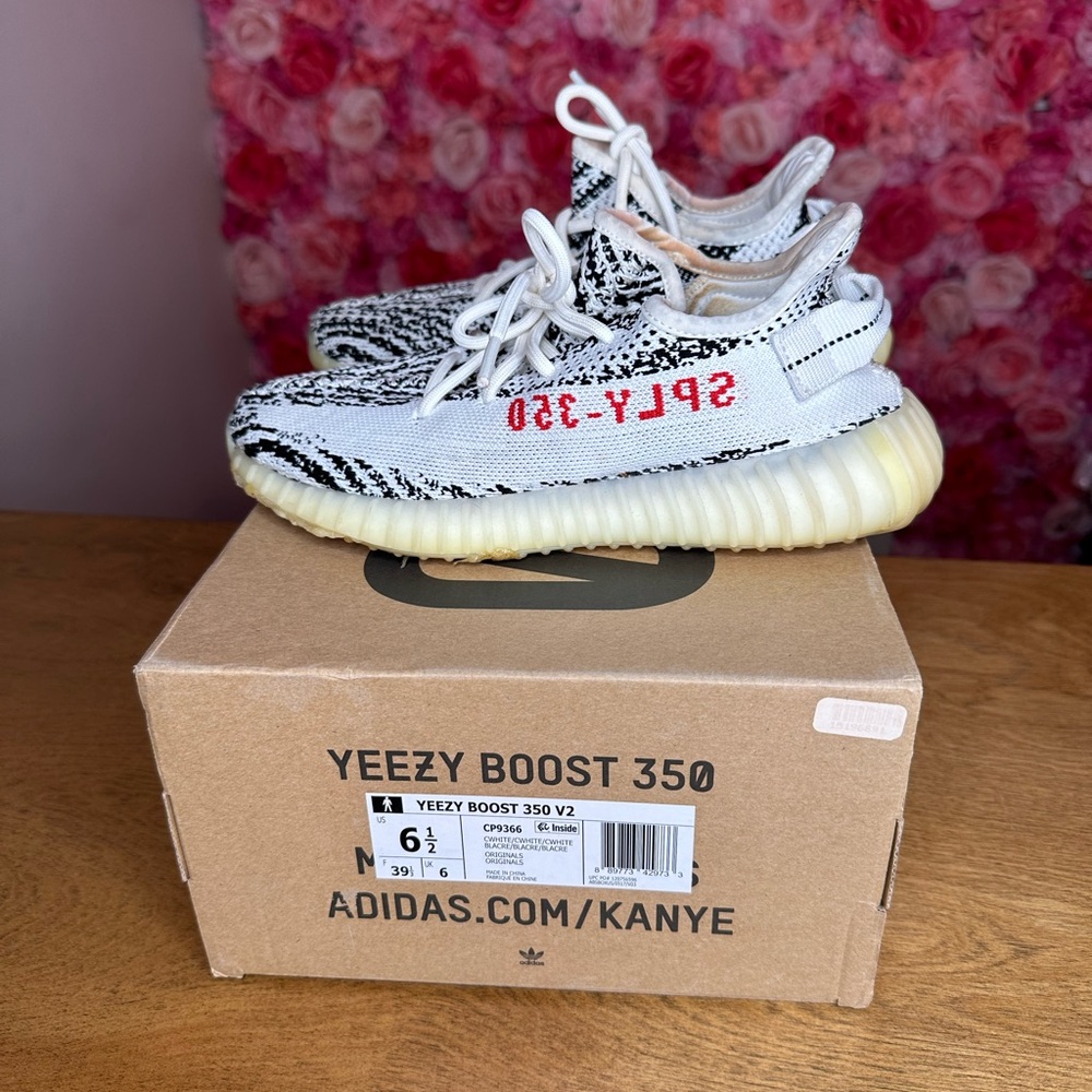 YEEZY sneakers zebra black white size 8